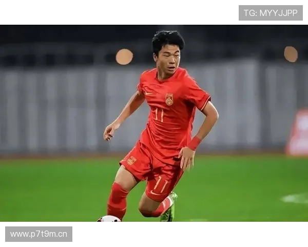 国足新星半场狂拼获赞